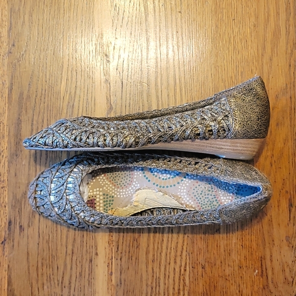 Seychelles sz 6½ bronze flats - Picture 2 of 9